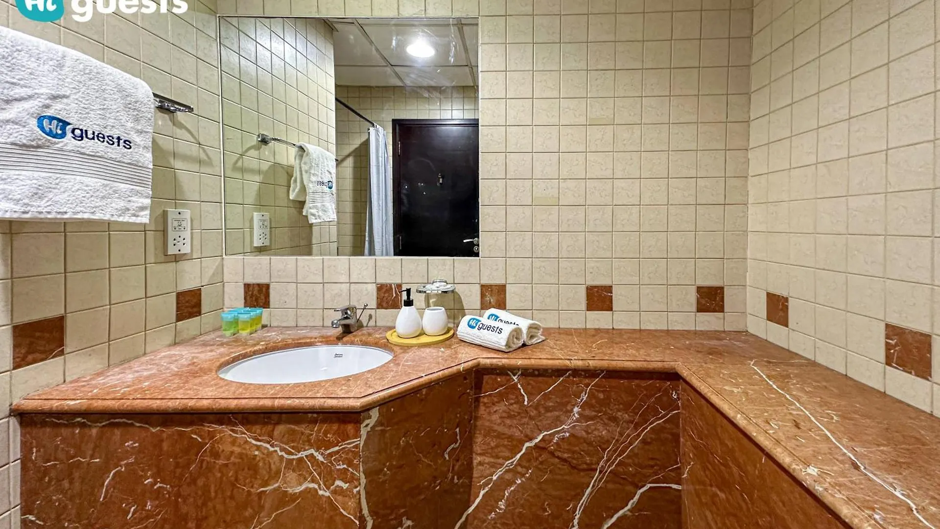 Ferienwohnung Higuests - Elegant Family Retreat In Dubai'S Deira 3Br Oasis 0*, Dubai
